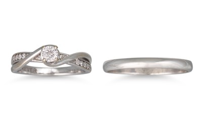 Lot 384 - A DIAMOND SOLITAIRE RING, the brilliant cut...
