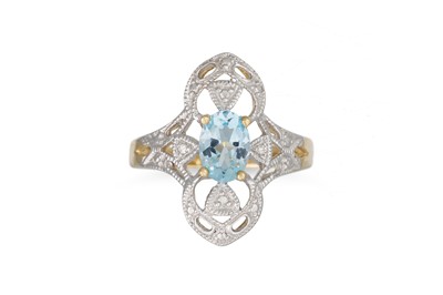 Lot 35 - A DIAMOND AND AQUAMARINE CLUSTER RING, the...