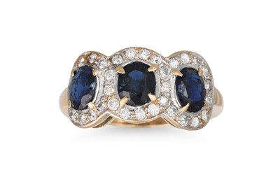 Lot 36 - A DIAMOND AND SAPPHIRE TRIPLE CLUSTER RING,...