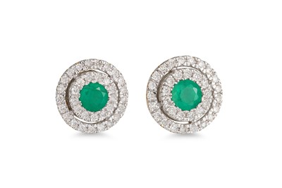 Lot 39 - A PAIR OF DIAMOND AND EMERALD TARGET CLUSTER...
