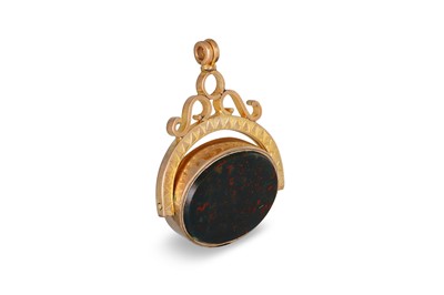 Lot 50 - AN ANTIQUE STONE SET SWIVEL SEAL, set with...