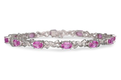 Lot 90 - A DIAMOND AND PINK SAPPHIRE BRACELET, the...