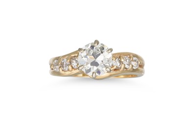 Lot 305 - A DIAMOND SOLITAIRE RING, the round brilliant...