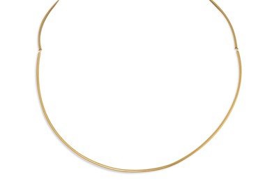 Lot 55 - A HINGED CHOKER NECKLACE, mounted in 18ct...