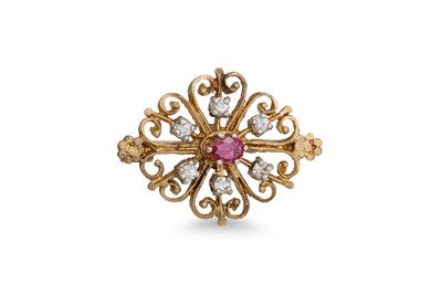 Lot 63 - A GOLD ORNATE BROOCH, set with a white and...