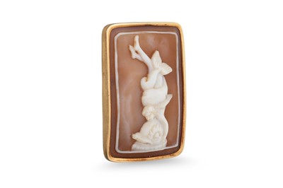 Lot 65 - AN ANTIQUE FRAMED CARVED CAMEO BROOCH,...