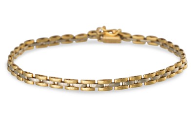 Lot 124 - AN 18CT GOLD GATE LINK BRACELET, box clasp,...