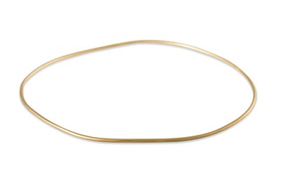 Lot 126 - AN 18CT GOLD BANGLE, 3.2 g.