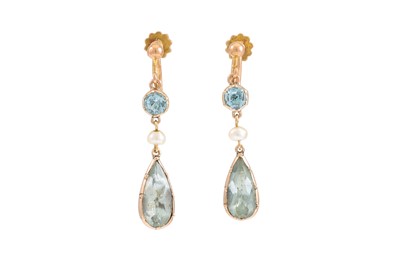 Lot 141 - A PAIR OF GOLD DROP EARRINGS, screw backs