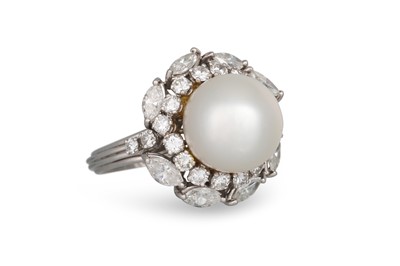 Lot 312 - A PEARL AND DIAMOND CLUSTER RING, the central...
