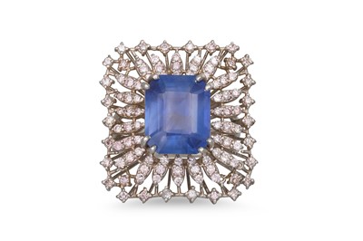 Lot 321 - A SAPPHIRE AND DIAMOND CLUSTER RING, the...