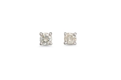 Lot 175 - A PAIR OF DIAMOND STUD EARRINGS, the brilliant...
