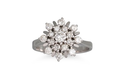 Lot 393 - A DIAMOND CLUSTER RING, the brilliant cut...