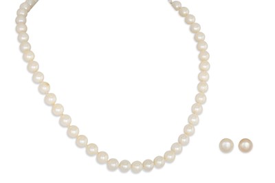 Lot 29 - A SET OF CULTURED PEARLS, with a white gold...