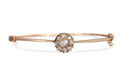 Lot 365 - AN ANTIQUE DIAMOND BRACELET, set with a rose...