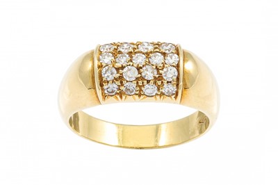 Lot 186 - A DIAMOND SET RING, the brilliant cut diamonds...