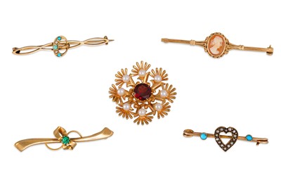 Lot 242 - FIVE VARIOUS VINTAGE & MODERN BROOCHES, 13.3 g.