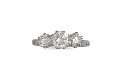 Lot 71 - A THREE STONE DIAMOND RING, the brilliant cut...