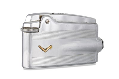 Lot 485 - A MODERN STAINLESS STEEL RONSON VARA FLAME...