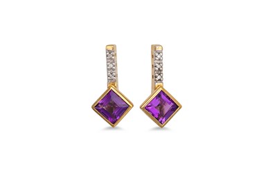 Lot 46 - A PAIR OF DIAMOND AND AMETHYST DROP EARRINGS,...
