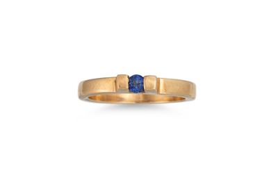 Lot 101 - A SAPPHIRE DRESS RING, the circular sapphire...