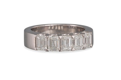 Lot 360 - A DIAMOND FIVE STONE RING, the emerald cut...
