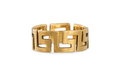 Lot 138 - AN 18CT GOLD RING, Greek key design, 5 g.