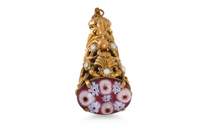 Lot 152 - AN ANTIQUE PENDANT, with Mille Feuille decoration