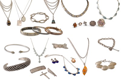 Lot 158 - A QUANTITY OF SILVER JEWELLERY, 615 g.