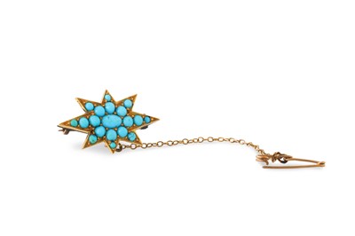 Lot 294 - A VINTAGE TURQUOISE SET BAR BROOCH, mounted in...