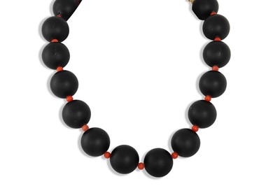 Lot 139 - A LARGE BEADED NECKLACE, to an 18ct gold clasp