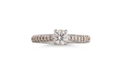 Lot 209 - A DIAMOND SOLITAIRE RING, the round brilliant...