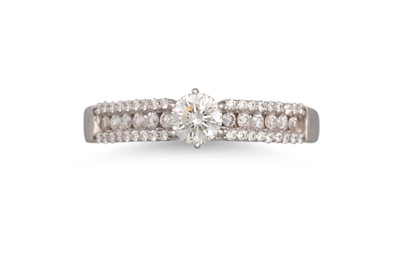 Lot 213 - A DIAMOND SOLITAIRE RING, the brilliant cut...