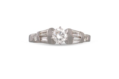 Lot 218 - A DIAMOND SOLITAIRE RING, the brilliant cut...