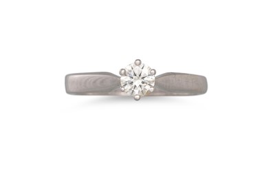 Lot 221 - A DIAMOND SOLITAIRE RING, the brilliant cut...