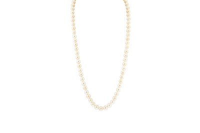 Lot 390 - A STRING OF CULTURED PEARLS, with a 18ct gold...