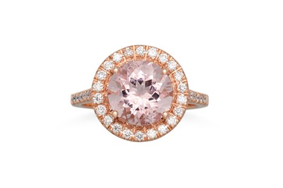 Lot 181 - A MORGANITE AND DIAMOND RING, the circular...