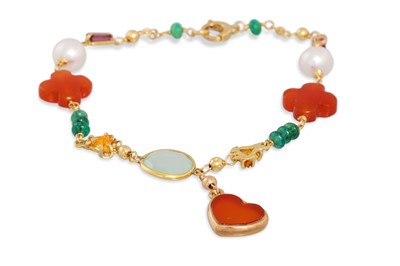 Lot 187 - AN EMERALD, CARNELIAN AND CHALCEDONY BRACELET,...