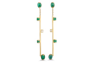 Lot 188 - A PAIR OF EMERALD AND DIAMOND DROP EARRINGS,...