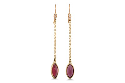 Lot 196 - A PAIR OF DIAMOND AND GARNET DROP EARRINGS,...