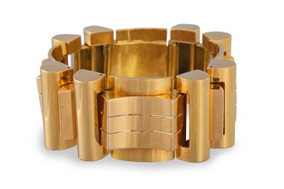 Lot 262 - A VINTAGE FRENCH RETRO GOLD BRACELET, of...