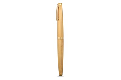 Lot 461 - A GOLD PLATED SHAEFFER CARTRIDGE FOUNTAIN PEN,...