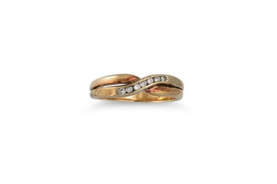Lot 14 - A DIAMOND SEVEN STONE CROSS OVER DRESS RING,...