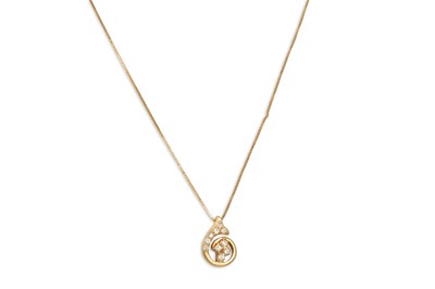Lot 10 - A DIAMOND CLUSTER PENDANT, mounted in 18ct...
