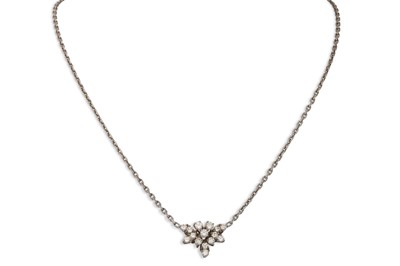 Lot 417 - A DIAMOND CLUSTER PENDANT, set with brilliant...