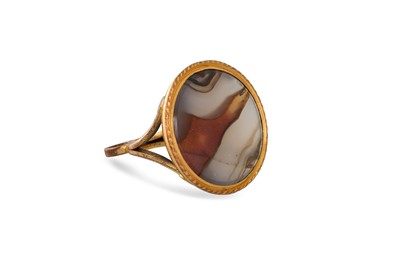 Lot 42 - A GEORGIAN AGATE SET SEAL, mounted in yellow gold