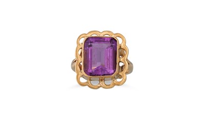 Lot 63 - AN AMETHYST RING, the large rectangulat cut...