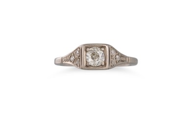 Lot 84 - AN ART DECO DIAMOND RING, the old cut diamond...