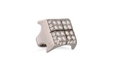Lot 86 - A DIAMOND CLUSTER RING, of square form,...