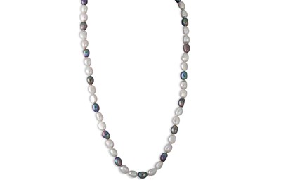 Lot 87 - A TWO TONE CULTURE PEARL NECKLACE, of light...